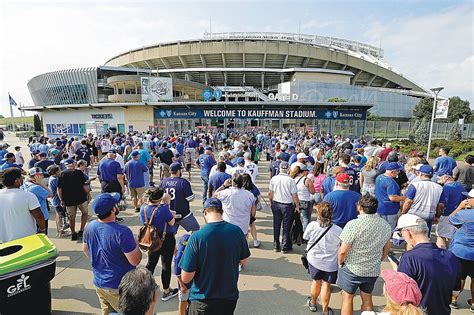 MLB commissioner throws support behind new stadium for the Kansas City Royals